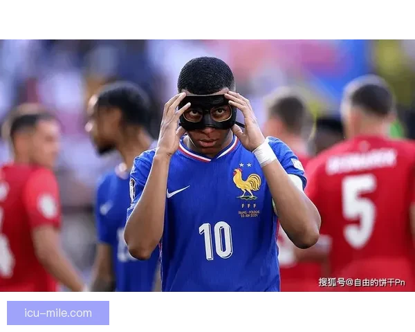 姆巴佩面具造型曝光引发球迷热议 众多网友纷纷发表独特看法